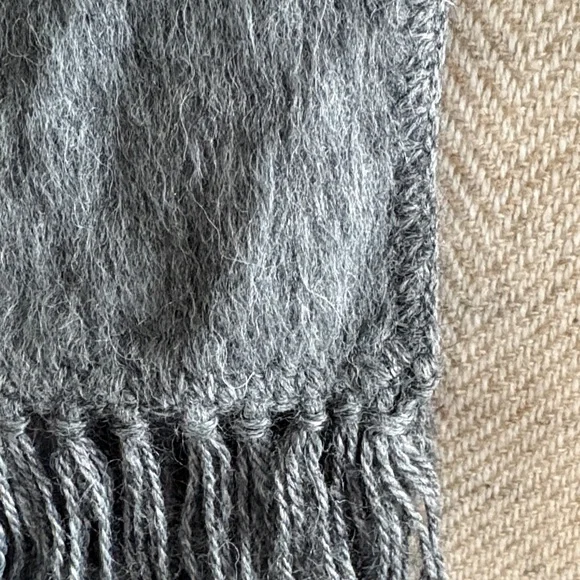 Alpaca Camargo Dark Gray Scarf - Picture 4 of 4
